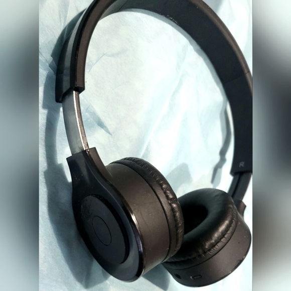 Bluetooth  rechargeable black headphones - Picture 6 of 8